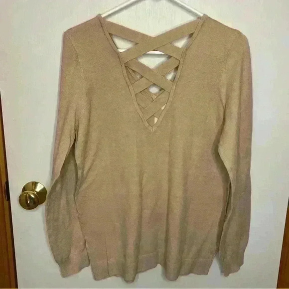 Love Ellie Sweater Womens Large White Tan Pink 
V Neck , Long Sleeve NWOT - Picture 7 of 8